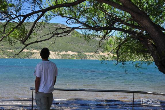 Admirando a praia e o lago Lacar, em San Martín de Los Andes, na Argentina